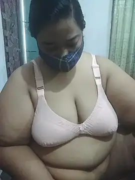 Snapshot of momo_loves chatting on 9, 5, 2026 momo loves online show from 9, 5, 2026