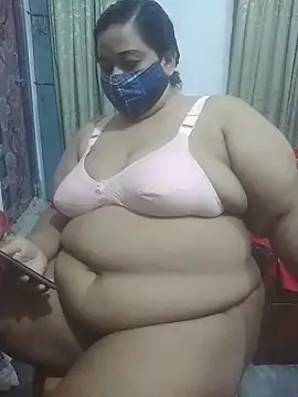 Snapshot of momo_loves chatting on 12, 5, 2026 momo loves online show from 12, 5, 2026