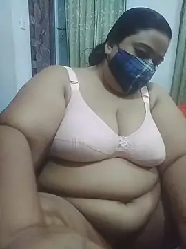 Snapshot of momo_loves chatting on 13, 5, 2026 momo loves online show from 13, 5, 2026