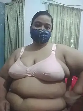 Snapshot of momo_loves chatting on 19, 5, 2026 momo loves online show from 19, 5, 2026