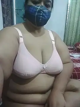 Snapshot of momo_loves chatting on 27, 5, 2026 momo loves online show from 27, 5, 2026