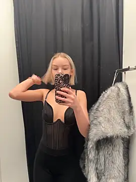 Snapshot of AshleyMur chatting on 14, 2, 2026 AshleyMur online show from 14, 2, 2026