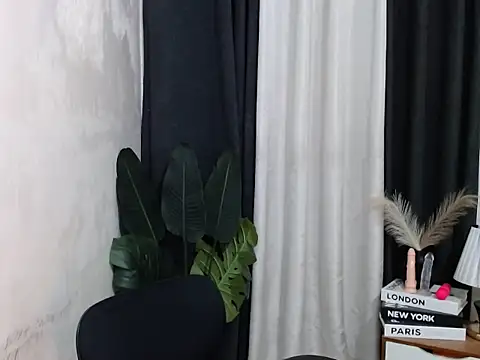 Snapshot of Pretty_Lys chatting on 4, 4, 2026 Pretty Lys online show from 4, 4, 2026