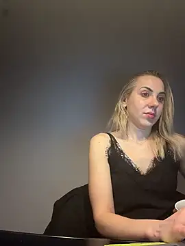 Snapshot of ElenaWhitmore chatting on 15, 4, 2026 ElenaWhitmore online show from 15, 4, 2026