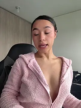 Snapshot of crystal_dlun chatting on 8, 2, 2026 crystal dlun online show from 8, 2, 2026