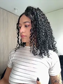 Snapshot of crystal_dlun chatting on 18, 2, 2026 crystal dlun online show from 18, 2, 2026