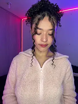 Snapshot of crystal_dlun chatting on 21, 3, 2026 crystal dlun online show from 21, 3, 2026