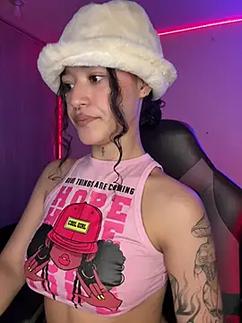 Snapshot of crystal_dlun chatting on 5, 4, 2026 crystal dlun online show from 5, 4, 2026