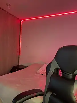 Snapshot of crystal_dlun chatting on 25, 4, 2026 crystal dlun online show from 25, 4, 2026