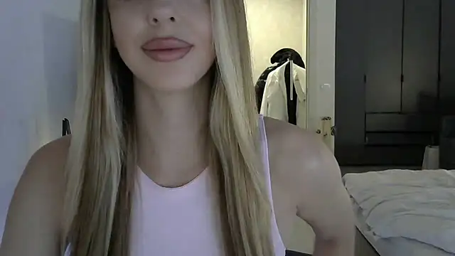 Snapshot of LizaSweetyq chatting on 4, 3, 2026 LizaSweetyq online show from 4, 3, 2026