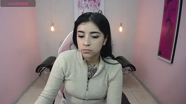 Snapshot of Adri_gomez_x chatting on 18, 4, 2026 Adri gomez x online show from 18, 4, 2026