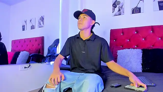 Liamsubtle01 online show from 19, 4, 2026