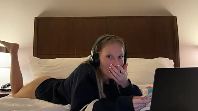 Snapshot of mysunidreamss chatting on 28, 3, 2026 mysunidreamss online show from 28, 3, 2026