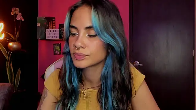 Snapshot of azula_lillet chatting on 7, 1, 2026 azula lillet online show from 7, 1, 2026