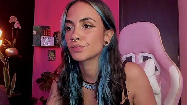 Snapshot of azula_lillet chatting on 9, 1, 2026 azula lillet online show from 9, 1, 2026