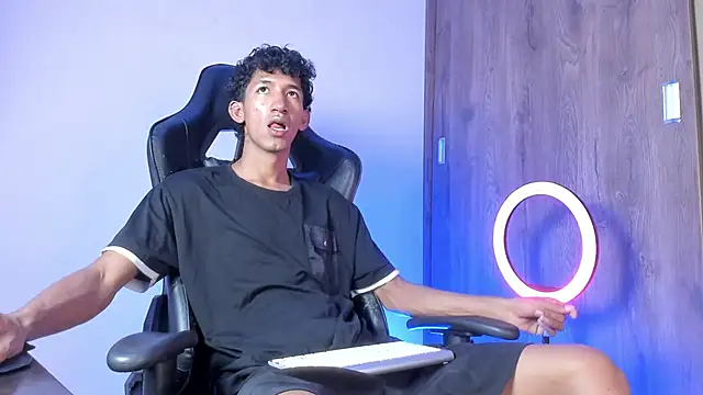 Snapshot of neitan_miller_ chatting on 1, 2, 2026 neitan miller online show from 1, 2, 2026