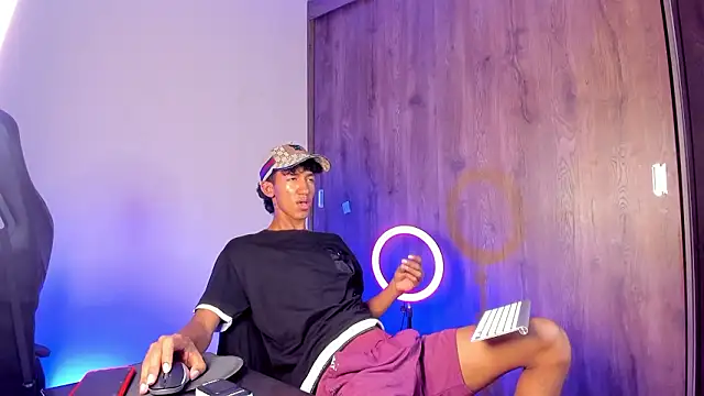 Snapshot of neitan_miller_ chatting on 5, 3, 2026 neitan miller online show from 5, 3, 2026