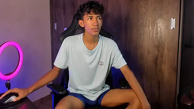 Snapshot of neitan_miller_ chatting on 3, 4, 2026 neitan miller online show from 3, 4, 2026