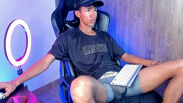 Snapshot of neitan_miller_ chatting on 7, 4, 2026 neitan miller online show from 7, 4, 2026