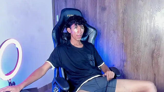 Snapshot of neitan_miller_ chatting on 15, 4, 2026 neitan miller online show from 15, 4, 2026