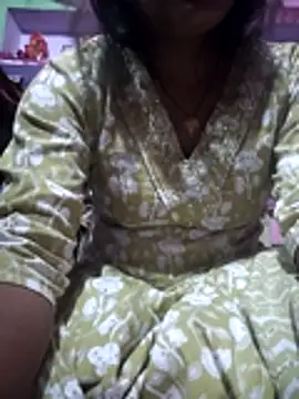 Snapshot of Nilam_cute chatting on 4, 5, 2026 Nilam cute online show from 4, 5, 2026