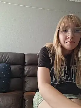 Snapshot of BunnySnowFlake chatting on 22, 4, 2026 BunnySnowFlake online show from 22, 4, 2026