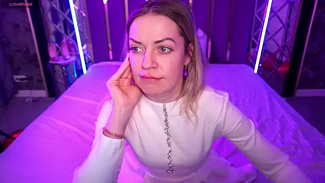 Snapshot of AnnaRayy chatting on 5, 2, 2026 AnnaRayy online show from 5, 2, 2026