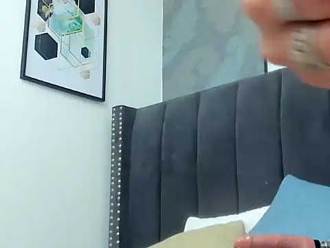 Anikka Albrite  online show from 26, 3, 2026