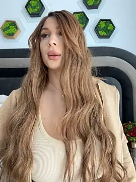 Snapshot of LucyBridgette chatting on 6, 5, 2026 LucyBridgette online show from 6, 5, 2026