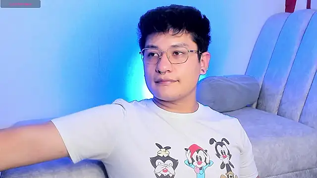 Snapshot of Theo_Rowan chatting on 4, 3, 2026 Theo Rowan online show from 4, 3, 2026