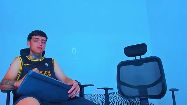 Snapshot of Thomas-Wil chatting on 22, 4, 2026 Thomas-Wil online show from 22, 4, 2026