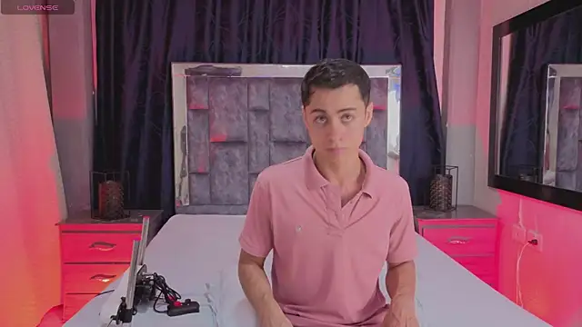 LeoMonnroe online show from 12, 4, 2026