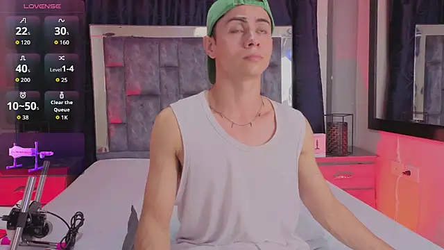 LeoMonnroe online show from 17, 4, 2026