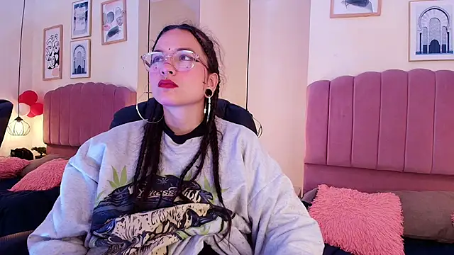 Snapshot of Hanabie_ chatting on 8, 4, 2026 Hanabie online show from 8, 4, 2026