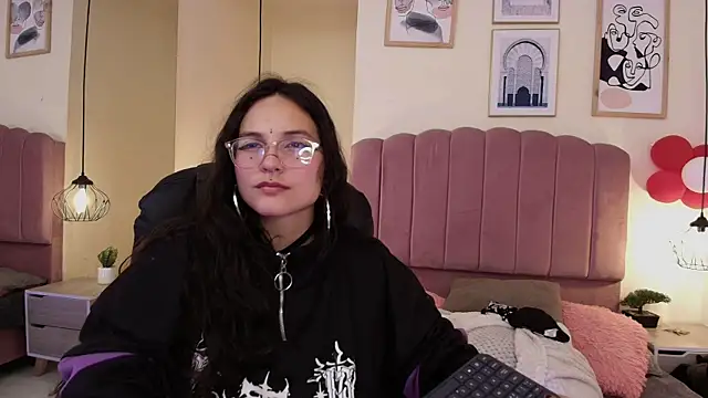 Snapshot of Hanabie_ chatting on 12, 4, 2026 Hanabie online show from 12, 4, 2026