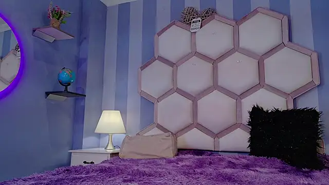 Snapshot of yvi_taylor chatting on 7, 4, 2026 yvi taylor online show from 7, 4, 2026