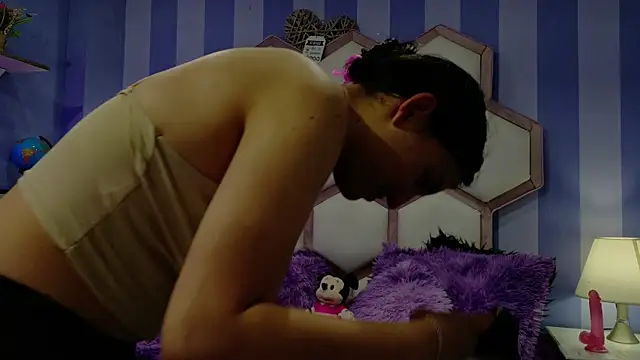 Snapshot of yvi_taylor chatting on 18, 4, 2026 yvi taylor online show from 18, 4, 2026