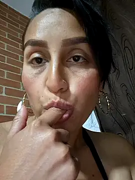 Snapshot of LunaRouuse_ chatting on 8, 3, 2026 LunaRouuse online show from 8, 3, 2026