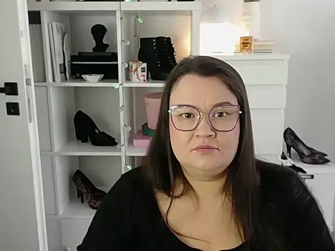 HollyDanceSoul online show from 6, 3, 2026