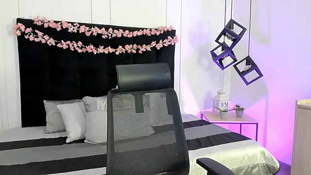 Snapshot of Abriil_cutee chatting on 4, 4, 2026 Abriil cutee online show from 4, 4, 2026