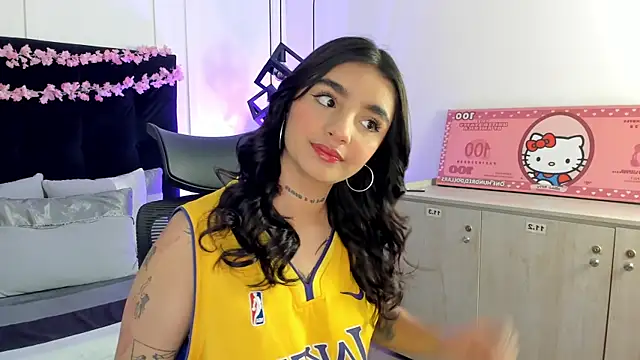 Snapshot of Abriil_cutee chatting on 5, 4, 2026 Abriil cutee online show from 5, 4, 2026