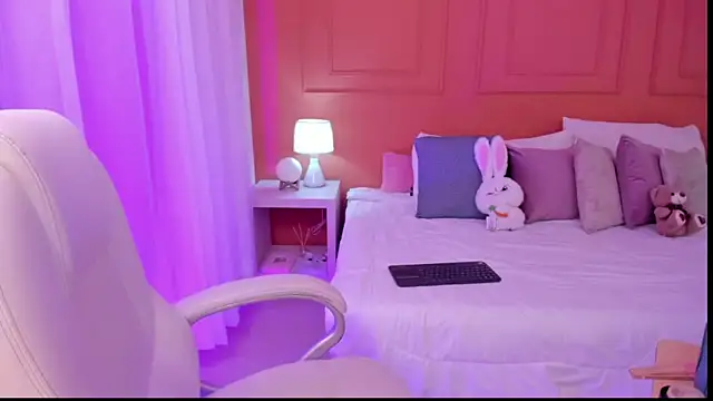 Abriil cutee online show from 8, 7, 2026