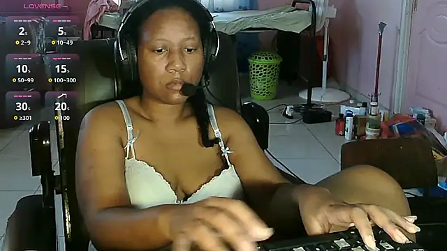 Snapshot of Eirondra_valeen chatting on 27, 5, 2026 Eirondra valeen online show from 27, 5, 2026