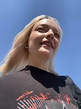 aka Blonde online show from 5, 6, 2026