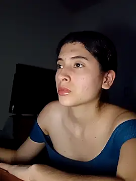 Snapshot of honeyhotgirl19 chatting on 27, 2, 2026 honeyhotgirl19 online show from 27, 2, 2026