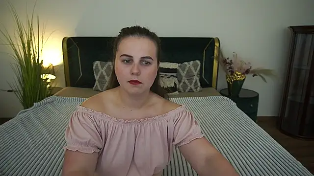 Snapshot of MikaFoxy chatting on 8, 6, 2026 MikaFoxy online show from 8, 6, 2026