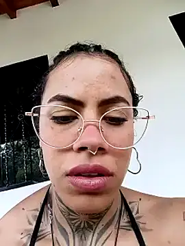 Canela Osada  online show from 26, 2, 2026