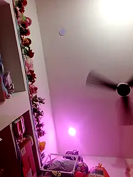 Snapshot of kiiuu_sexe chatting on 28, 3, 2026 kiiuu sexe online show from 28, 3, 2026