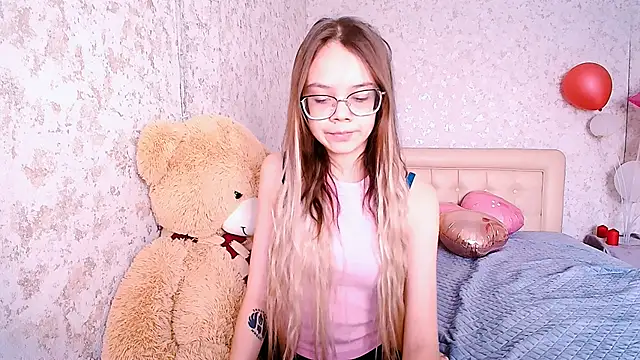 Snapshot of LolliStrawberry chatting on 7, 3, 2026 LolliStrawberry online show from 7, 3, 2026