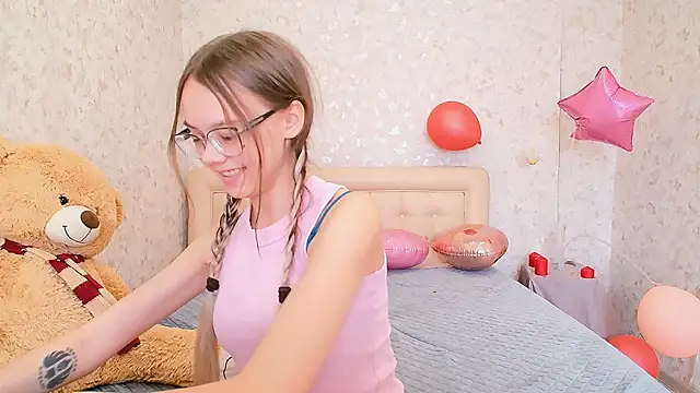 Snapshot of LolliStrawberry chatting on 13, 3, 2026 LolliStrawberry online show from 13, 3, 2026